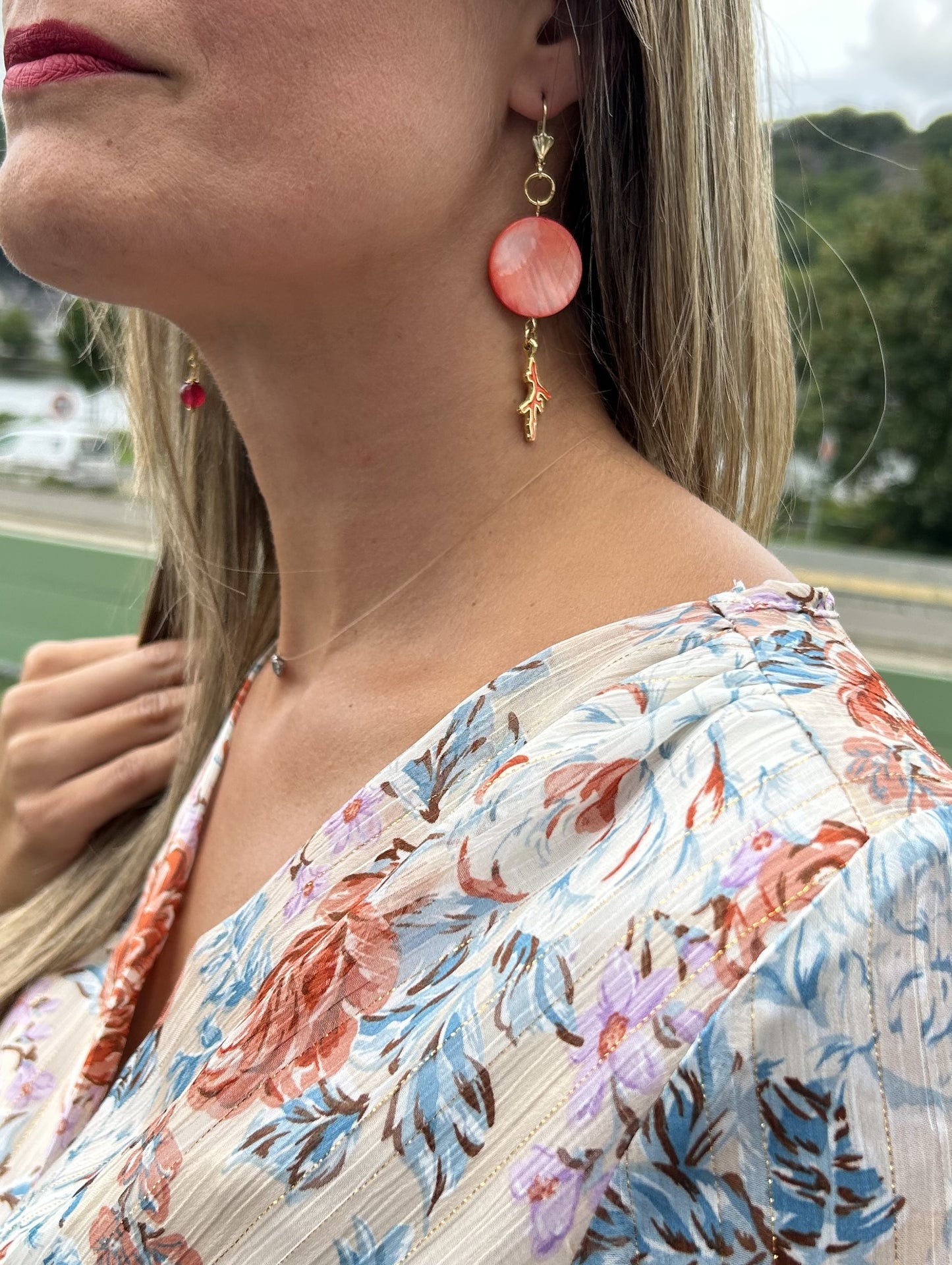 Boucle oreille corail et perle grenat Nicole Cavallaro n°85