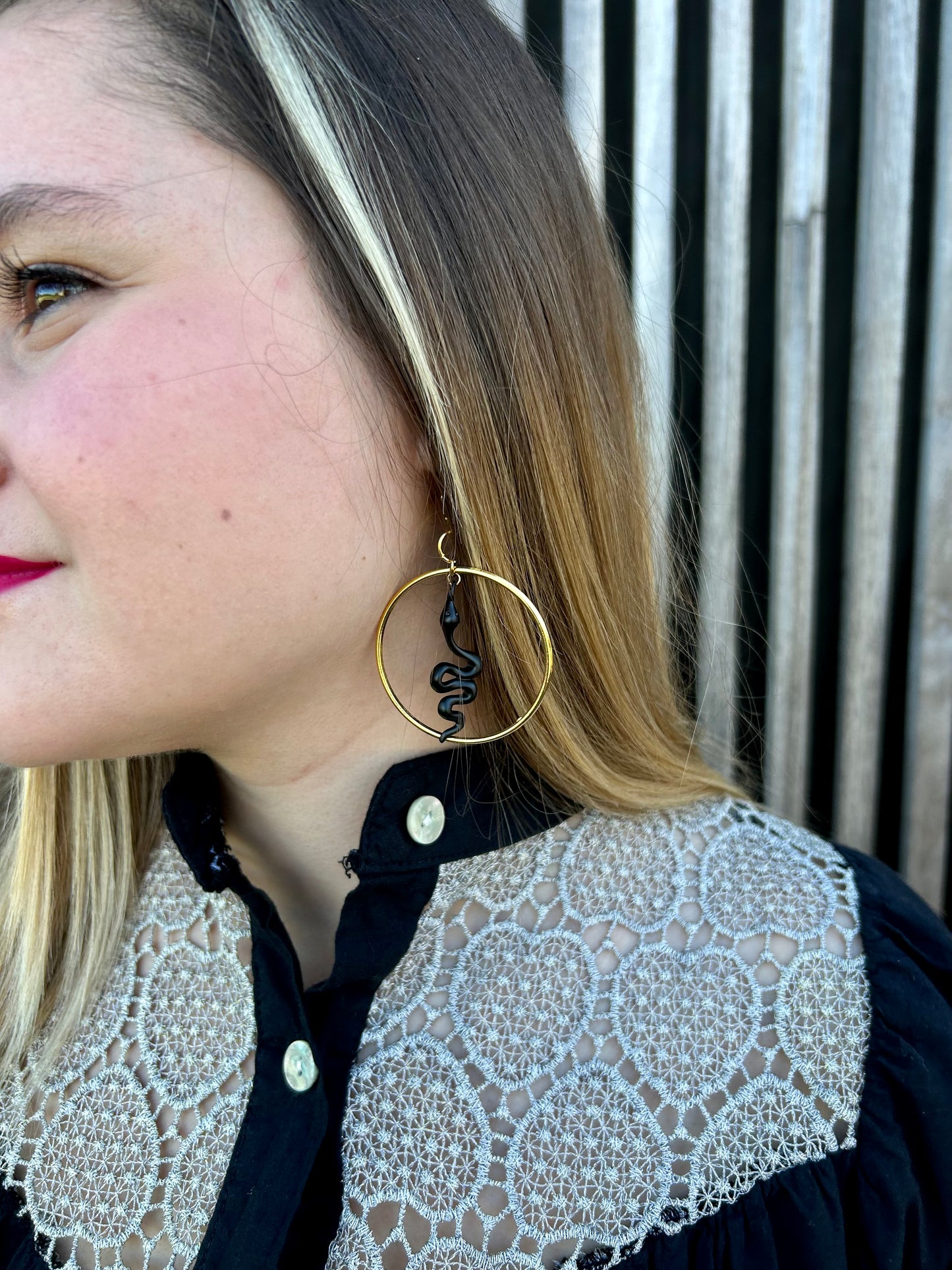 Boucle oreille serpent et obsidienne Nicole Cavallaro n°92