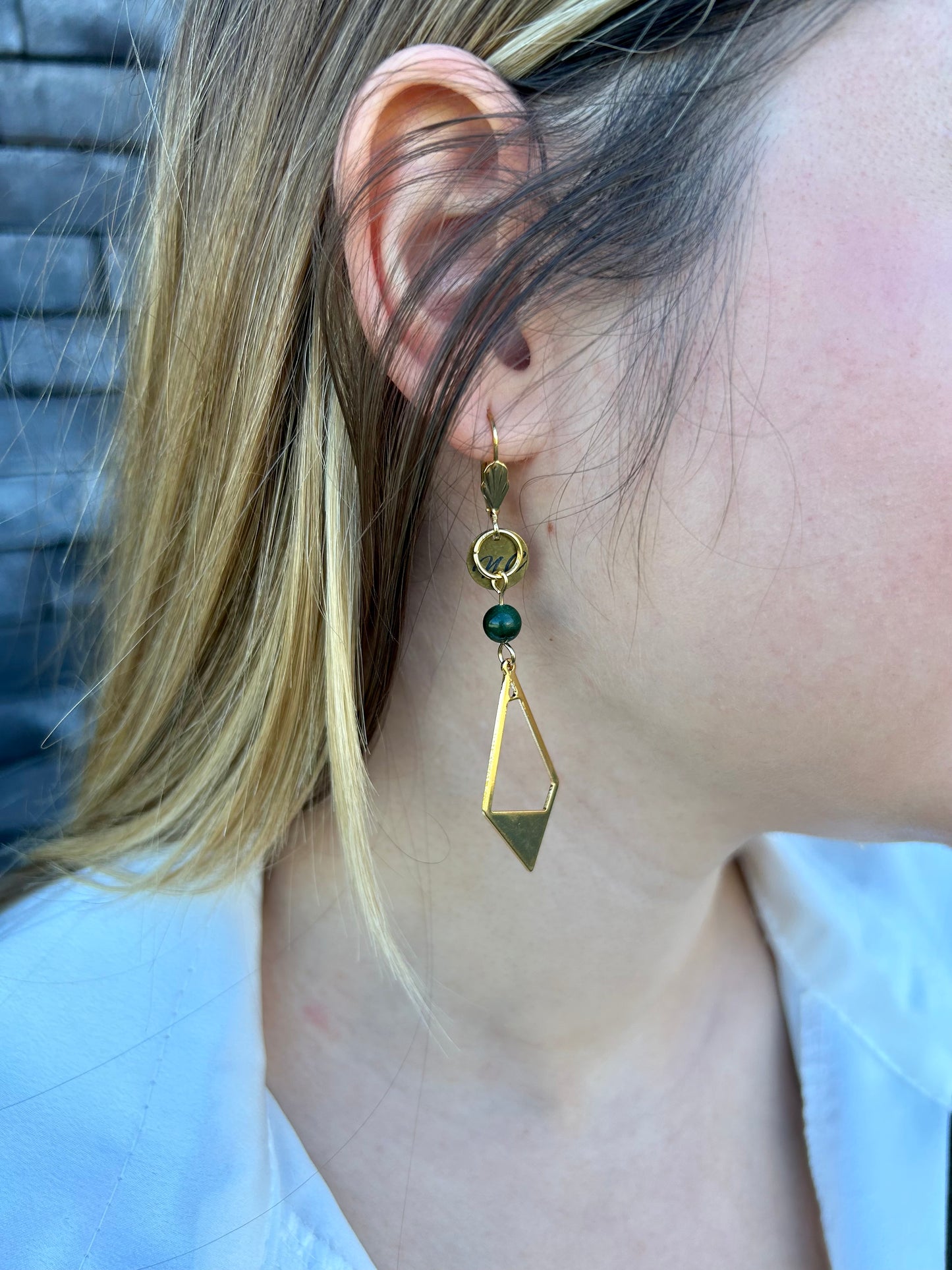 Boucle oreille pierres indiennes et triangle doré Nicole Cavallaro n°87